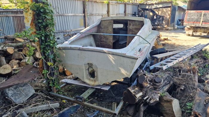 Cabin Cruiser boat on Galvanised Trailer