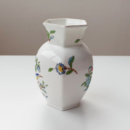 Vintage Aynsley "Pembroke"  fine bone china vase  made in England  height 12.5cm  diameter 10cm