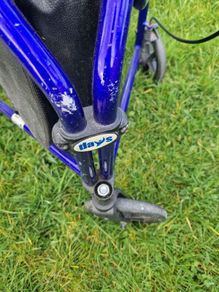 Three wheel walking frame