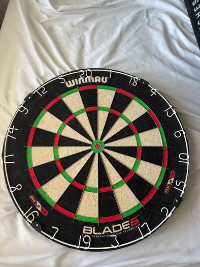 Winmau Blade 6 and accessories
