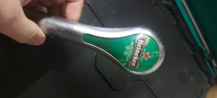 heineken long handle new old stock,,great advertising, see pictures for condition,good condition,,price includes post to anywhere in Ireland thank you,if buyer collects cheaper,its just handle,.used condition,few scratches marks see pictures, overall nice