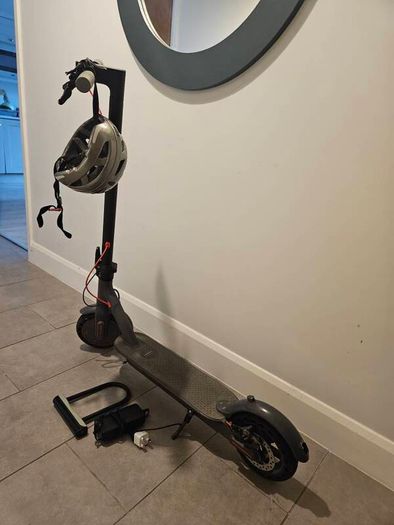 AOVOPRO ES80 Electric Scooter- Good Condition