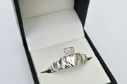 Brand New 9ct White Gold Gents Claddagh Ring
