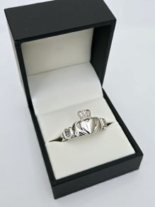 Brand New 9ct White Gold Gents Claddagh Ring