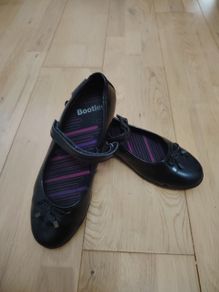 Bootleg Girl's Shoes Size 3