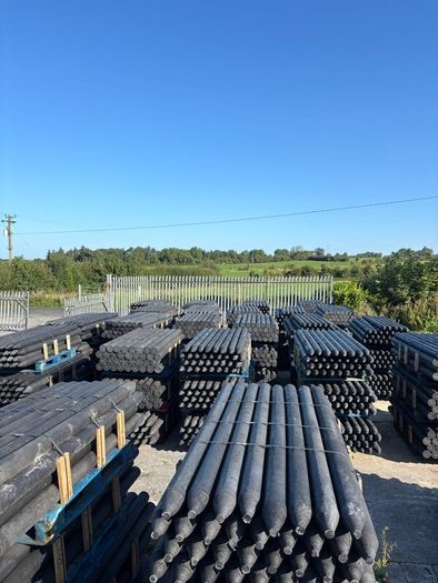 Rubber fencing stakes