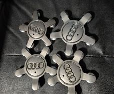 audi oem centre caps 8R0601165