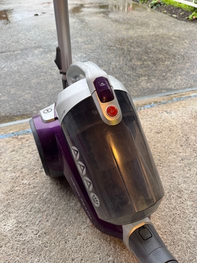 Hoover bagless vacuum cleaner