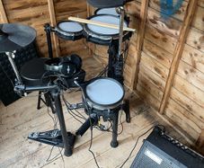 quick sale WHD 600-DX electronic drum kit and amplifier set