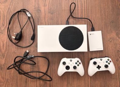 Xbox Series S 512GB, with 2TB Xbox hard drive
