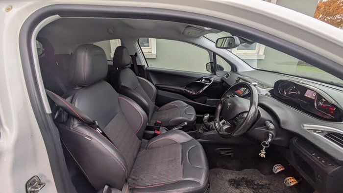2015 Peugeot 208