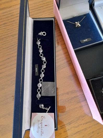Mix of jewellery