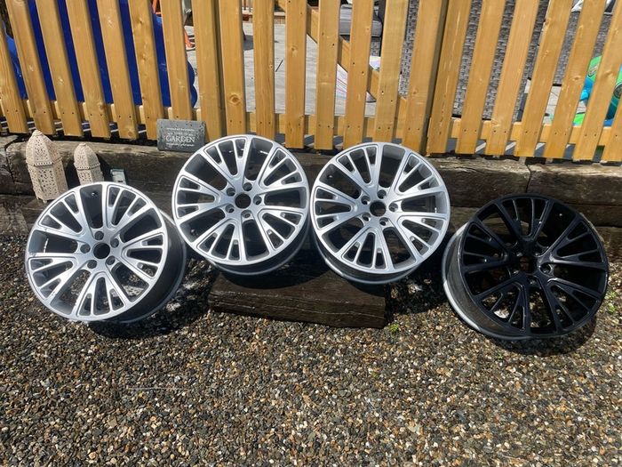 20" Range Rover alloy wheels