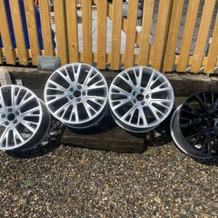 20" Range Rover alloy wheels