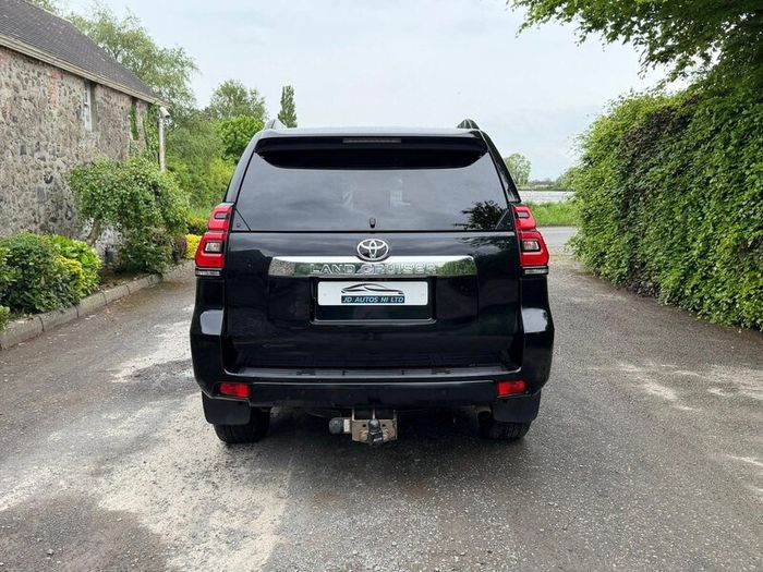 Toyota Landcrusier Invincible 7 Seats