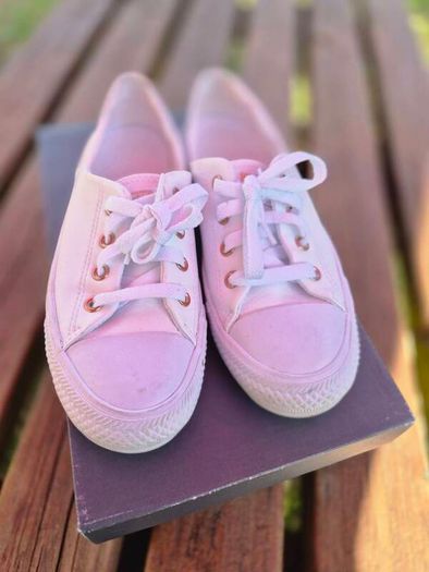 Converse Leather All Stars - Size 5 UK , 39 EU