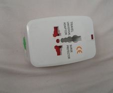 Universal socket adapter