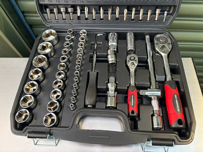 Brand New 100 Piece Socket Set - 1/2 & 1/4 Drive