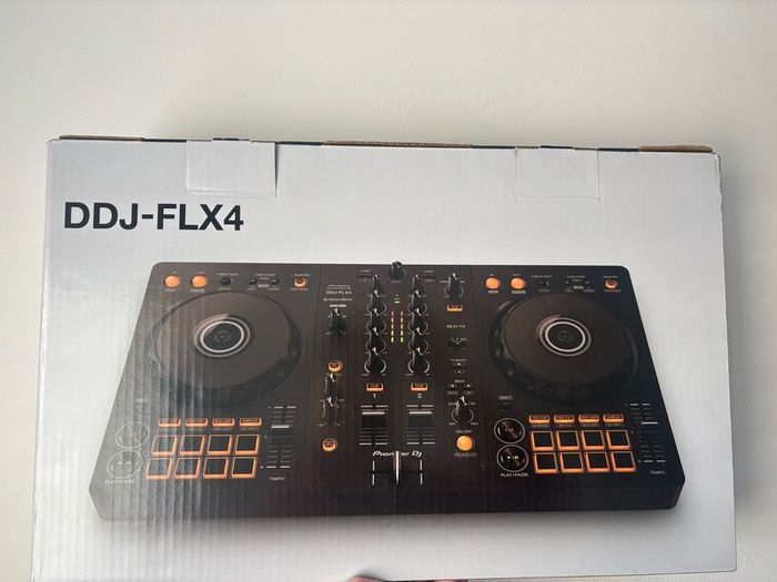 Pioneer DDJ FLX-4, Speakers & Headphone Starter Kit