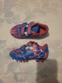 kids football boots