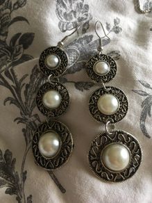 Brand new boohoo style drop earrings