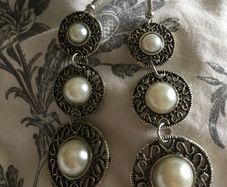 Brand new boohoo style drop earrings