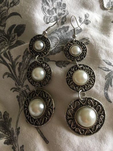 Brand new boohoo style drop earrings