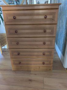 chest of drawers