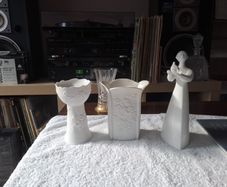 3 porcelain pieces