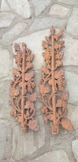 victorian cast iron grapevine stair spindals. 20