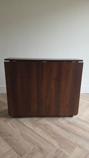 Foldable dining table