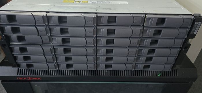 Netap NAS SAN 52 TB with 13x4 TB hardisks