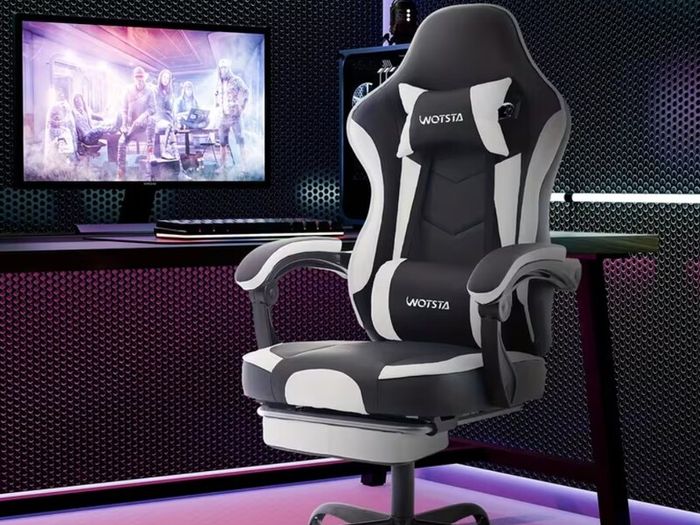 Gaming chair with footrest