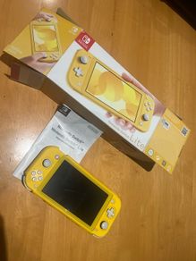 Nintendo switch Lite yellow