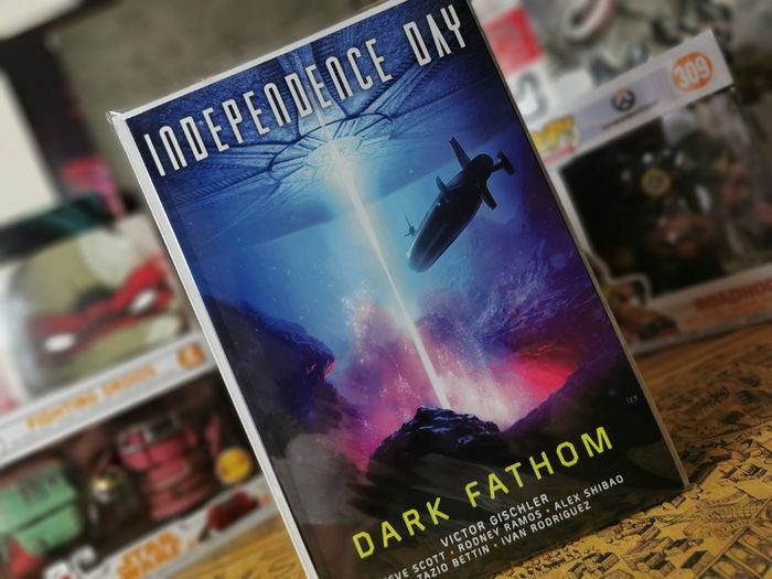 Independence Day: Dark Fathom ! Graphic Novel ! 2016 ! Trade Paperback ! TPB ! by Titan Books !