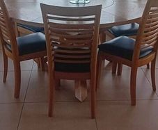Round table with 6 chairs