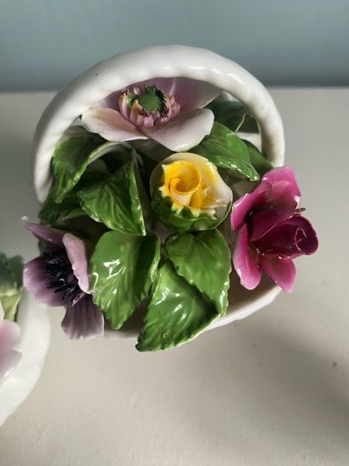 Trip of porcelain posies