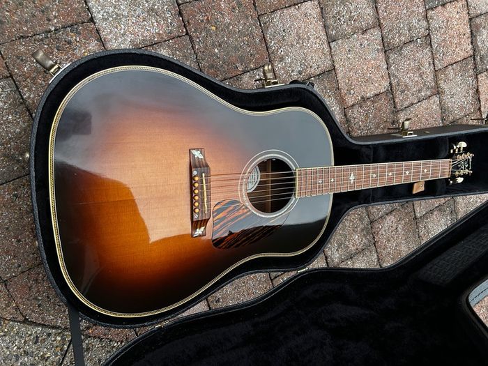 Gibson J45 Custom