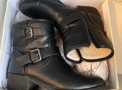 Boots  Used Miss KG , comfortable like a glove.great condition