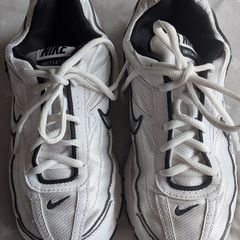 Nike Initiators 6.5