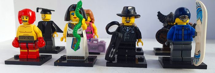 Lego Collectible Minifigures Series 5 (2011) 100% Complete