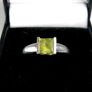 9ct White & Yellow Gold Peridot Ring, Modernist Two-Tone Design, Size P, 3.3g, Fully Hallmarked Image 8