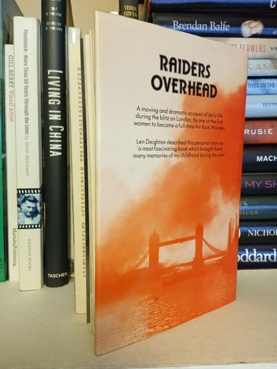 Raiders Overhead: A Diary of the London Blitz by Barbara Nixon (LP215)