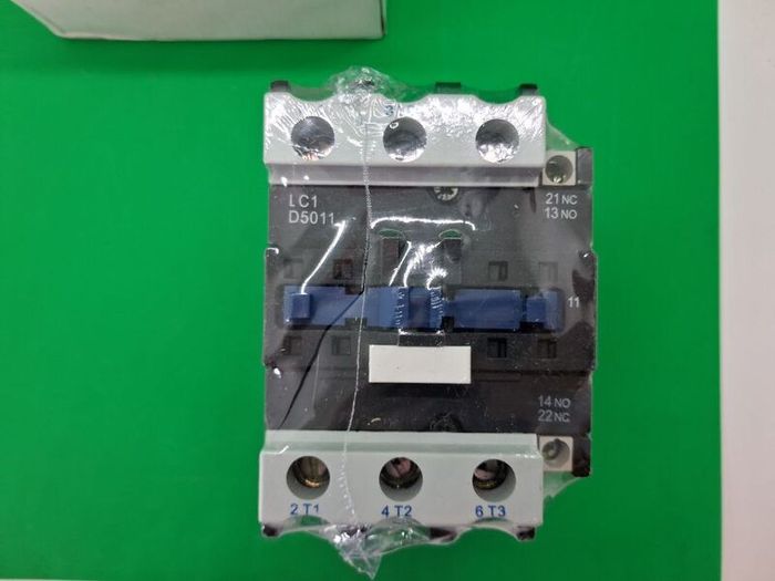 Postage - 4 Available - LC1 D5011 80A 600V 3P Telemecanique Contactor