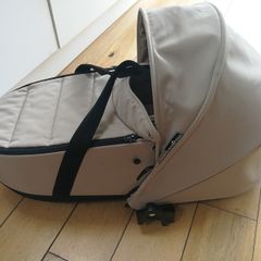 Yoyo Bassinet with adapters