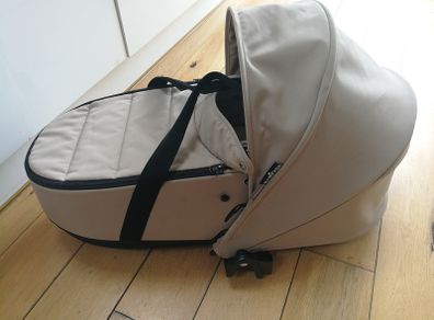 Yoyo Bassinet with adapters