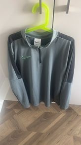 Nike boys training top