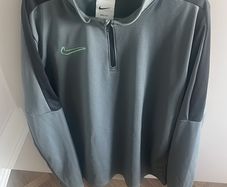 Nike boys training top