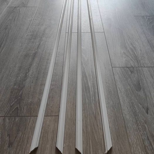 4 x 190 cm UPC white decorative molding