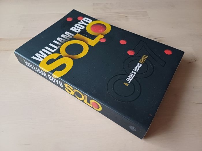 Solo: A James Bond 007 Novel by William Boyd (Spy Espionage Paperback 2013)